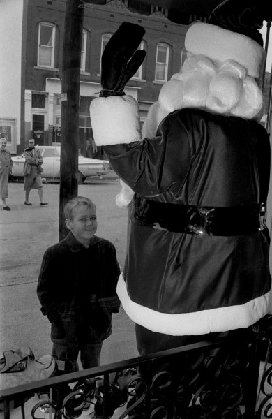 Shopper eyes Santa Claus in Cape Girardeau