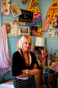 Laurie Everett in Annie Lauriess Antiques 03 18 2010 0533 199x300 Laurie Everett in Annie Lauriess Antiques 03 18 2010 0533