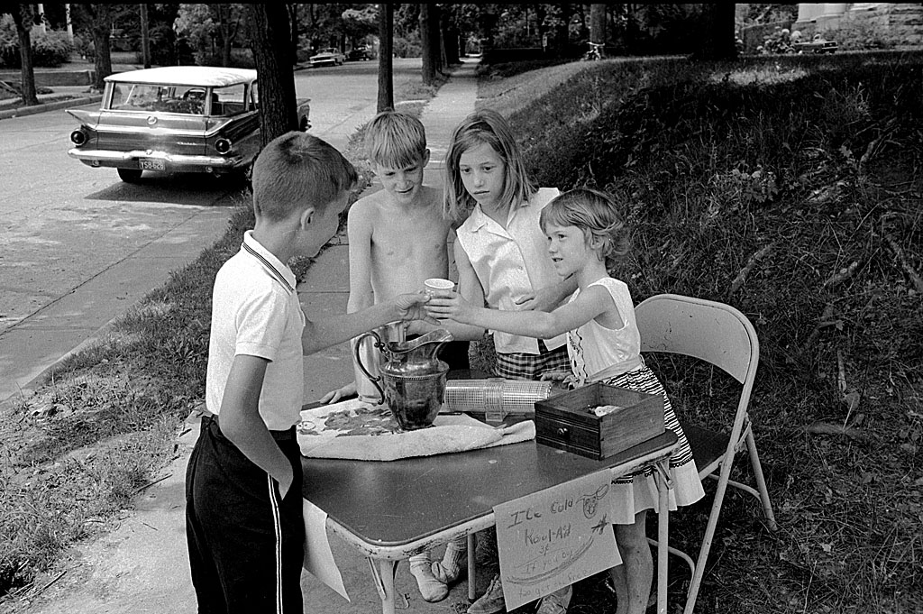 Lemonade-stand-buy-two-get-one-free-.jpg