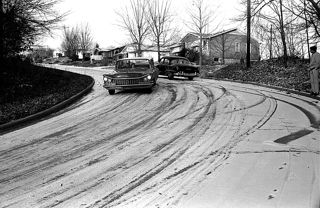KLS-1959-Buick-LsSabre-crash-on-ice-12-1966-.jpg