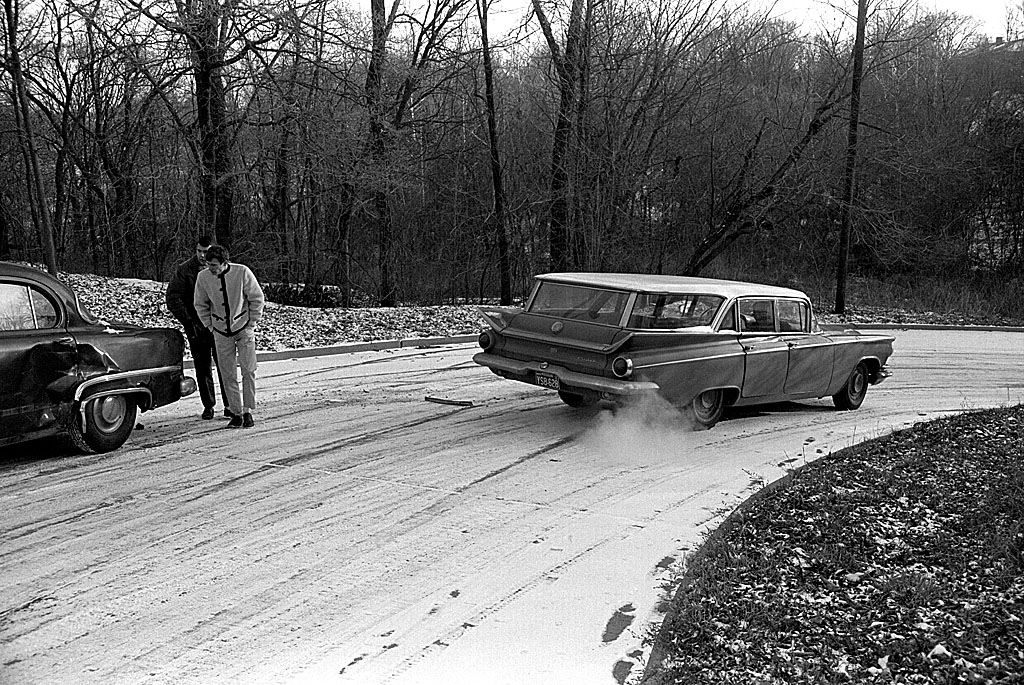 KLS-1959-Buick-LsSabre-crash-on-ice-12-1