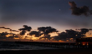 Moon over Lake Worth Beach 01 01 2011 1608 300x176 Moon over Lake Worth Beach 01 01 2011