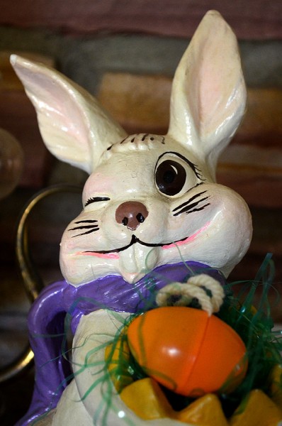 Mary Steinhof Easter decorations 04-18-2014