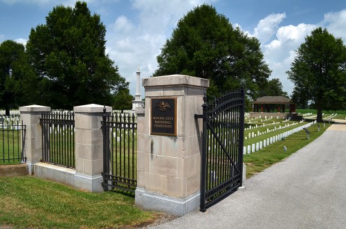 Mound City National Cemetery 08-10-2014_8520
