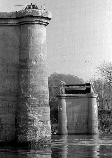 Silver Bridge piers 12-06-1969