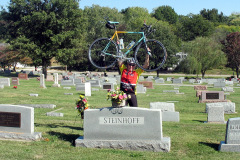 2007-10-14-Mark-Steinhoff-at-cemetery_2875a