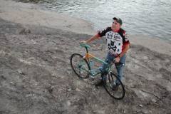 Mark Steinhoff climbs Tower Rock with bicycle 10-12-2003