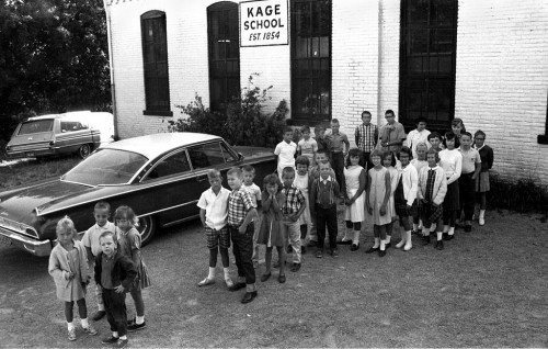 Students in front of Kage School in Cape Girardeau circa 1965-66