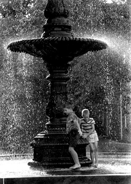 Cook kidsids playing in courthouse fountain on Cape Girardeau's Common Pleas Courthouse grounds June 29, 1967