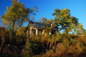 House across the street from the Kelso Sanctuary Natural Area