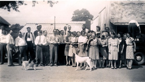 Mary Welch Steinhoff, right, in front of Prather Building with half of Advance, MO