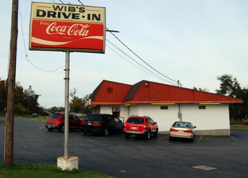 Wib's BBQ Drive-in building and parking lot