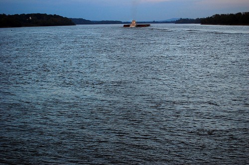 Northbound tug Mississippi River Cape Girardeau 10-15-2008
