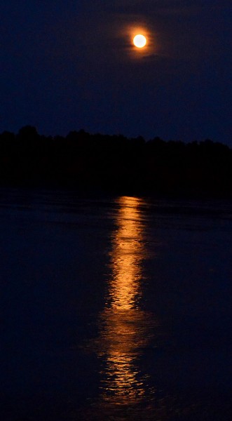 Full Moon over Mississippi River 07-03-2012_3444