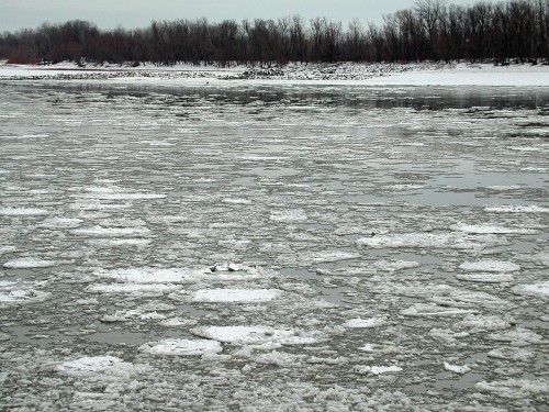 Ice on Mississippi River 12-27-2000