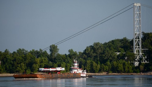 Big magnet passes suspension pipeline 07-17-2013