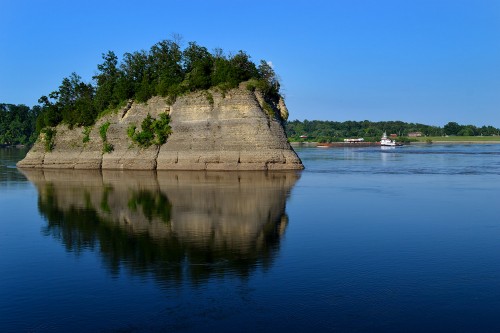 Big magnet passes Tower Rock 07-17-2013