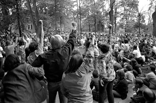 Meeting on Ohio University Main Green after Kent State shootings 05-05-1970