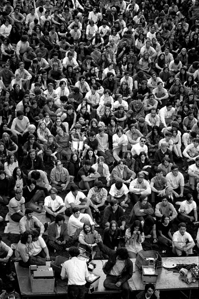 Meeting on Ohio University Main Green after Kent State shootings 05-05-1970